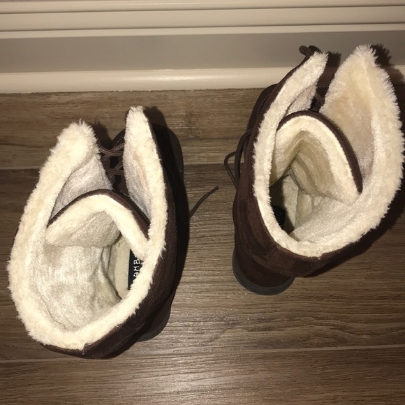 Fur lined boots - Picture 6 of 7